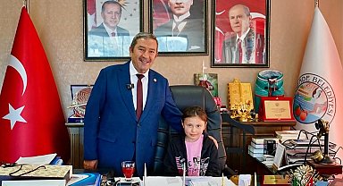 Darende Belediyesi'nde 23 Nisan'da makam çocuklara emanet edildi