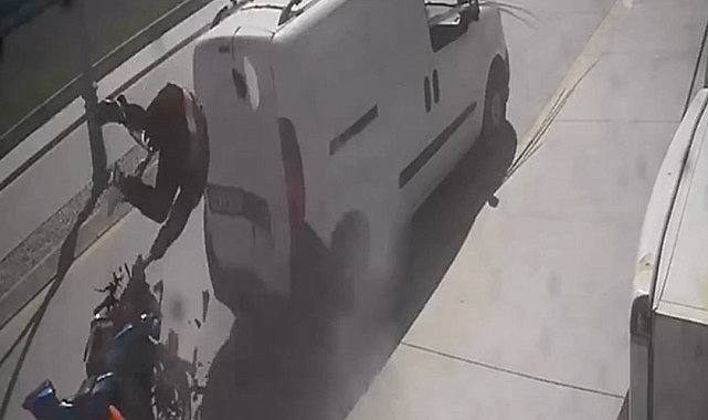 Datça'da park halindeki araca çarpan motosiklet sürücüsü yaralandı