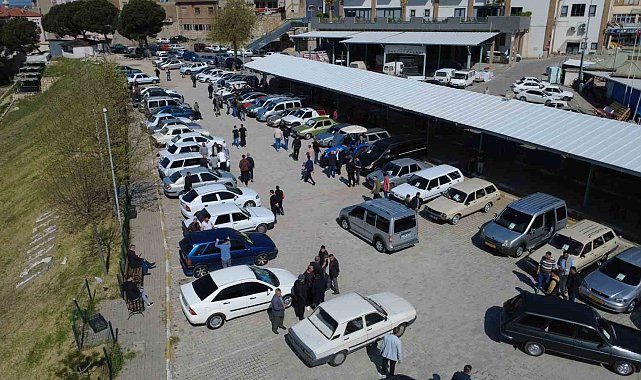 Demirci 2. El Oto Pazarı kapılarını açtı