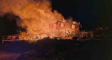 Demirci'de korkutan ev yangını