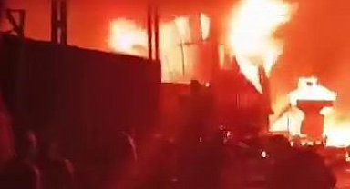 Diyarbakır'da geri dönüşüm tesisinde korkutan yangın