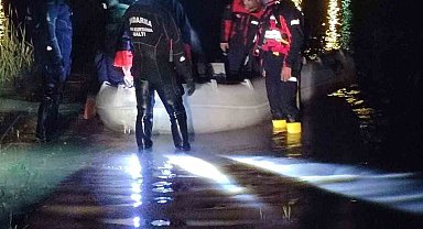 Diyarbakır'da selde mahsur malan çobanı AFAD ve JAK ekipleri kurtardı