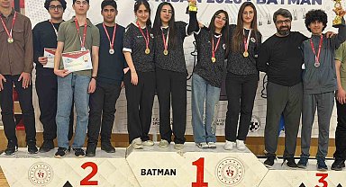 Diyarbakırlı öğrencilerden satrançta çifte zafer