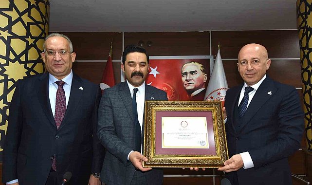 Doğu Anadolu İhracatçılar Birliği Başkanı Ömer Madırlı, mazbatasını aldı
