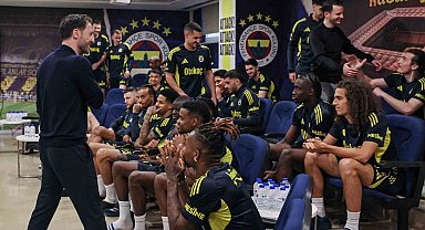 Domenico Tedesco, futbolcularla vedalaştı