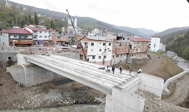 Dörtyol-Akpınar-Erikli ulaşım bağlantısını güçlendiren köprüde sona gelindi