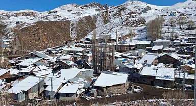 Dümbüllü Deresi'nde Nisan karı sürprizi