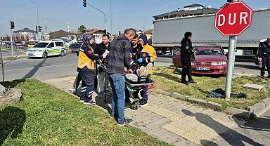 Düzce'de kavşakta otomobiller çarpıştı: 6 yaralı