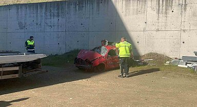 Düzce'de virajı alamayan otomobil bahçeye uçtu: 1 yaralı