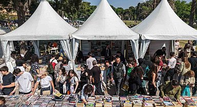 Edebiyatın kalbi İzmir Kültürpark'ta attı