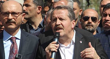 Eğitim-Bir-Sen Genel Başkanı Ali Yalçın'dan saldırının yaşandığı okulun önünde açıklama