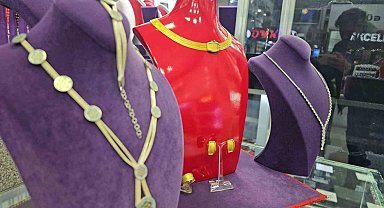 Elazığ'da ilk: Evlenecek çiftler için Trabzon hasırı altın kaplama gümüş setler görücüye çıktı