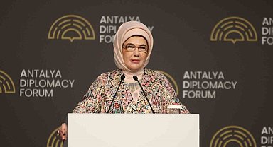 Emine Erdoğan: "Çocuklarımız için şiddeti özendiren ve sıradanlaştıran ne varsa, hangi mecrada ve ne kılıkta olursa olsun kararlılıkla mücadele etmek zorundayız"