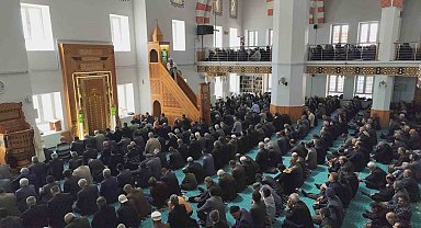 Erciş'te öğretmen ve öğrenciler için gıyabi cenaze namazı kılındı