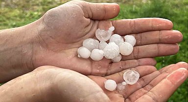 Erik büyüklüğündeki doluların isabet ettiği vatandaşlar panik yaşadı