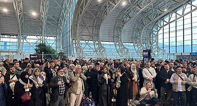 Erzincan'dan 192 hacı adayı dualarla kutsal yolculuğa uğurlandı