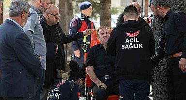 Eşinin cenazesinde fenalaştı, sağlıkçılar müdahale etti