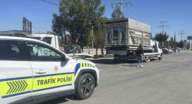 Eski plakasını kamyonetine taktı, 140 bin lira cezadan kaçamadı