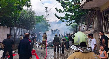 Ev eşyası yüklü pikap alevlere teslim oldu