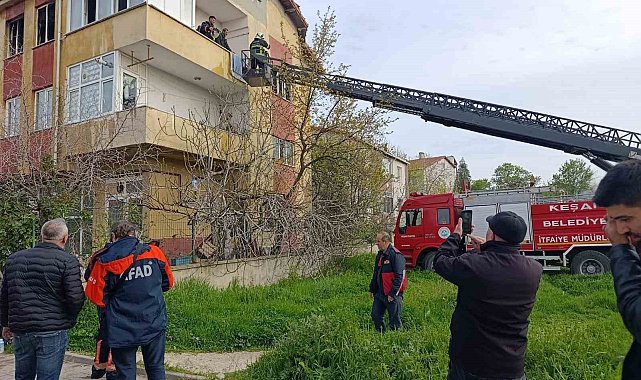 Evi ateşe verdi, babasını arayıp "evi yaktım gel" dedi