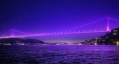 Galata Kulesi'ne "Kanserde Erken Teşhis Hayat Kurtarır" mesajı yansıtıldı