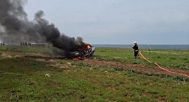 Gaz kaçağı bulunan otomobil alevlere teslim oldu