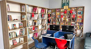 Gazetecilerden köy okuluna kütüphane