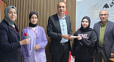 Gedizli öğrencilerden şiddete karşı anlamlı tepki