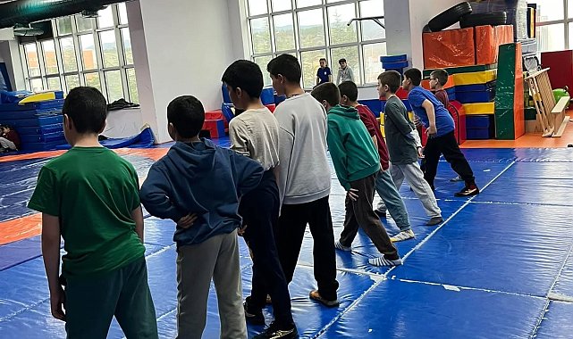 Geleceğin pehlivanları güreş kursuyla yetişiyor