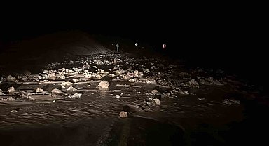 Gercüş'te heyelan: Mahsur kalan vatandaşlar kurtarıldı