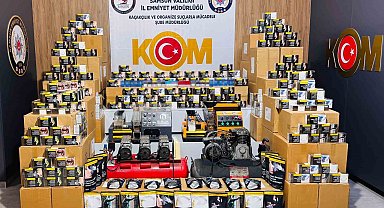 Gizli bölmeli kaçak tütün operasyonu