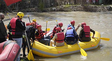 Gümüşhane'de Kelkit Çayı'nda rafting heyecanı