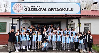 Güzelova'da 23 Nisan coşkusu: Rektör Hacımüftüoğlu, Minik yüreklerle bayram sevincini paylaştı