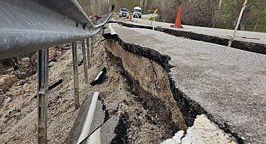 Hakkari-Yüksekova kara yolunda 'yarık' tehlikesi