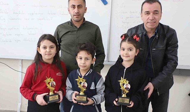 Hakkari'de öğrencilerin başarısı kupayla taçlandı