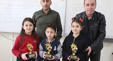 Hakkari'de öğrencilerin başarısı kupayla taçlandı