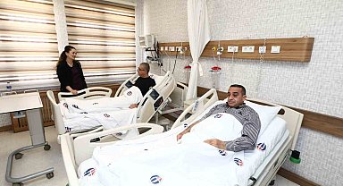 Hasta, doktoruna böbreğini verdi