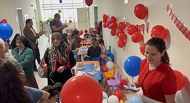 Hastanede tedavi gören çocuklara 23 Nisan sürprizi