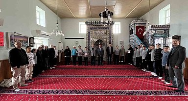 Hisarcık'taki camilerde müezzinlik yapan öğrenciler ödüllendirildi