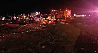 İki otomobil çarpıştı: 1'i ağır, 2 yaralı