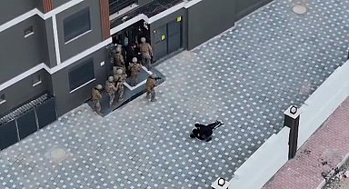 İkiz plakalarla ilçeleri gezip evlerden hırsızlık yaptılar, 11'incisinde yakayı ele verdiler