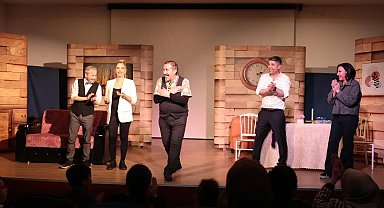 İncirliova'da Kim Haklı adlı tiyatro izleyicilerden tam not aldı