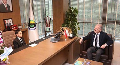 İnegöl'de başkanlık koltuğuna Umut Alp Yiğit oturdu