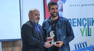 İnegölspor kalecisi Bekir Sevgi 'yılın en iyi sporcusu' seçildi