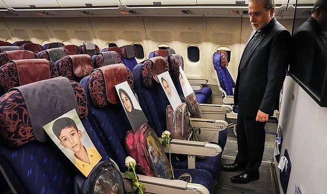 İran heyetinin uçağına ABD'nin Minab'daki saldırısında ölen çocukların fotoğrafları konuldu