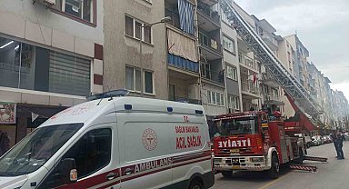 İtfaiyenin asansörlü merdivenine binmekten korkan genç, kırık ayağıyla merdivenlerden indi