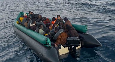 İzmir açıklarında 43 düzensiz göçmen yakalandı