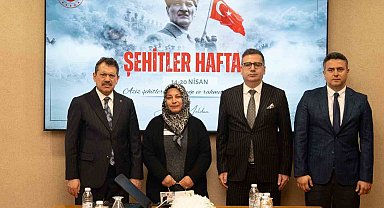 İzmir Adliyesi'nde şehit yakınları unutulmadı