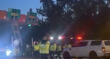 İzmir'de kaza yapan araçta yangın çıktı, sürücü hayatını kaybetti