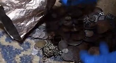 İzmir'de tarihi eser operasyonu: 203 eser ele geçirildi